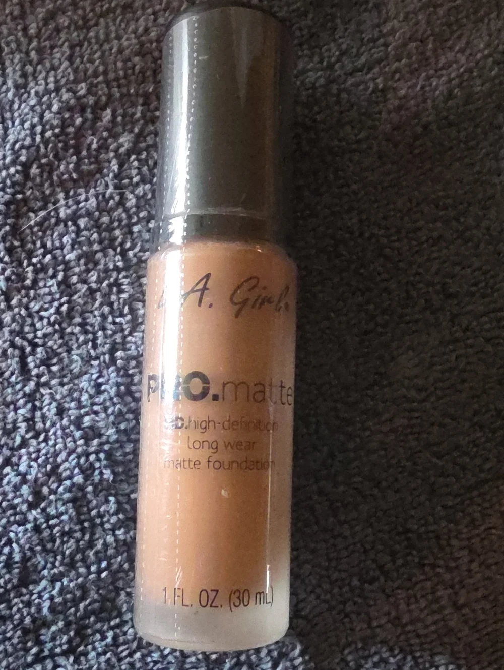 3 FOR $9 SEE DETAILS Pro Matte Long Wear HD Foundation - NUTMEG SHADE LA GIRL